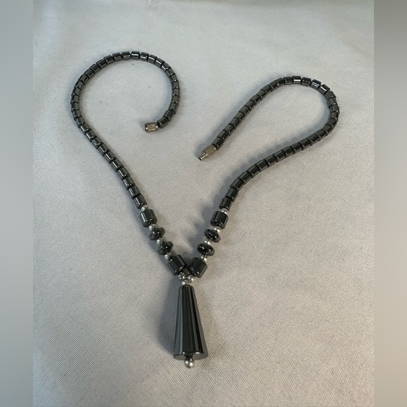 Minimalist barrel bead hematite necklace - Picture 4 of 5